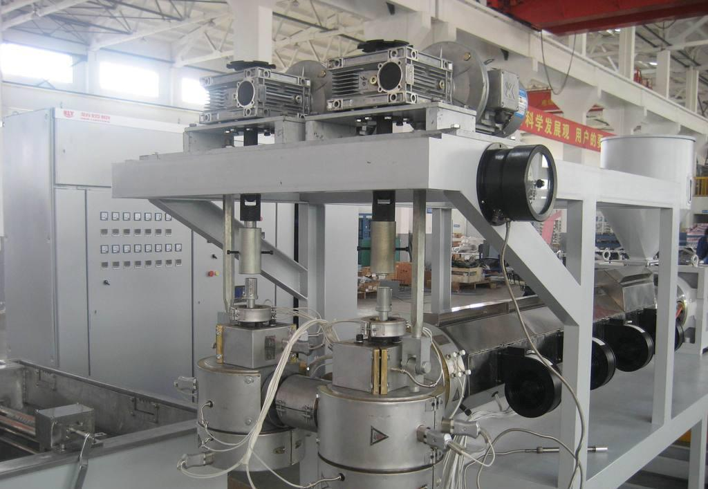 塑料拉絲機(jī)設(shè)備在大慶安裝調(diào)試